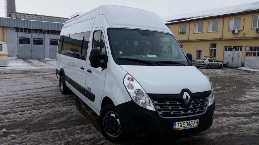 Товарен бус Renault Master 18 места преоборудвано в пътнически с пластмасов комплект